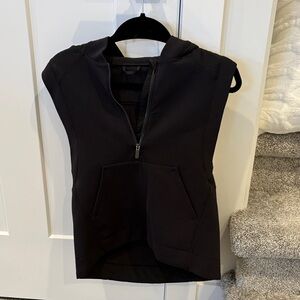 Women’s Lululemon sleeveless hooded vest
Size small